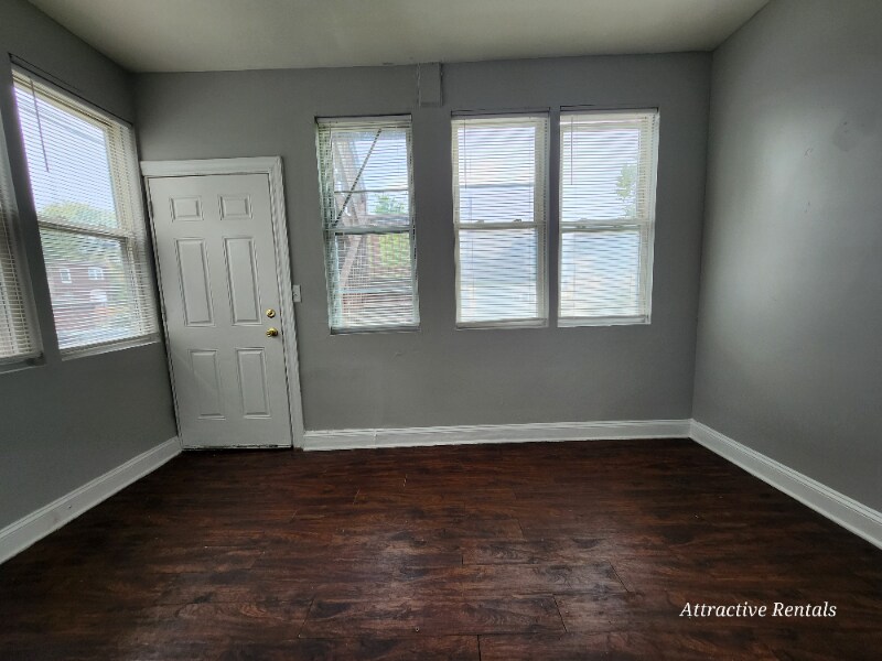 Building Photo - 6738 S Prairie Ave