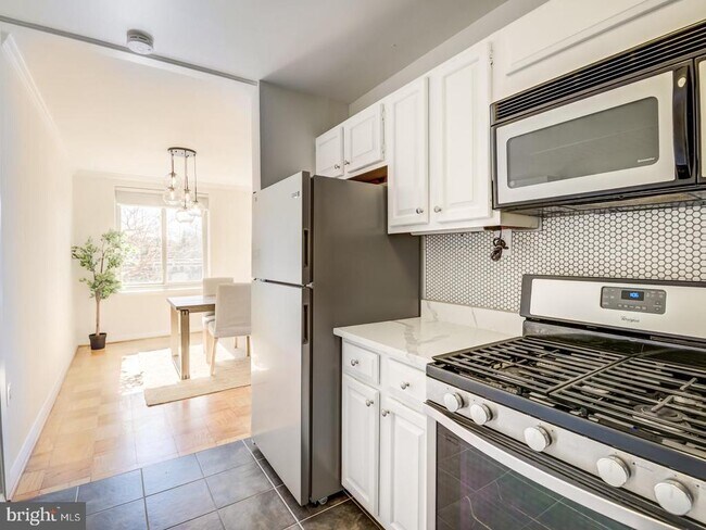 Building Photo - 3000 Spout Run Pkwy