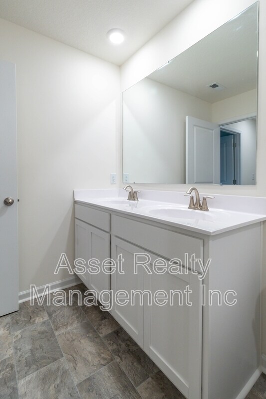 Building Photo - 2076 Southwood Cir