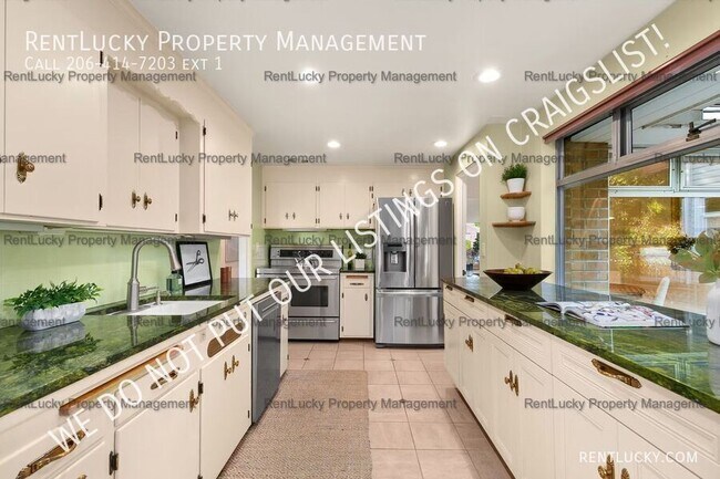 Building Photo - 4327 30th Ave W