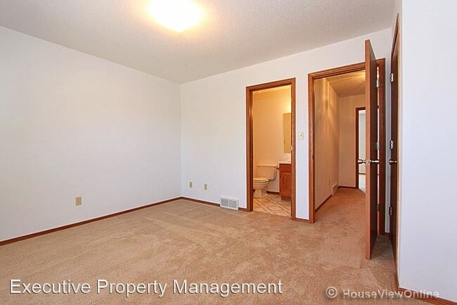 Building Photo - 1413 Brookshire Rd
