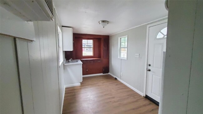 Building Photo - 16705 Meadowcroft St