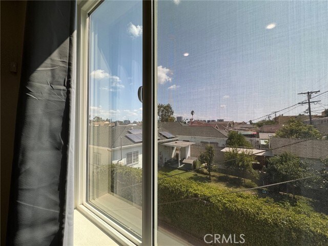 Building Photo - 209 N Serrano Ave