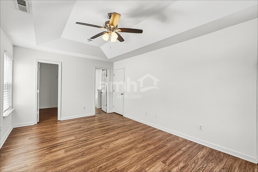 Building Photo - 117 Rock Glen Court