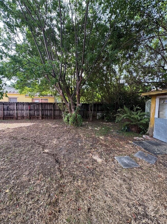 Building Photo - 6410 SW 39th St