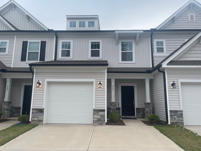 Primary Photo - 207 Solacium Ln