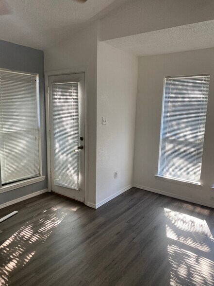 Building Photo - 1614 Pecan Chase Cir