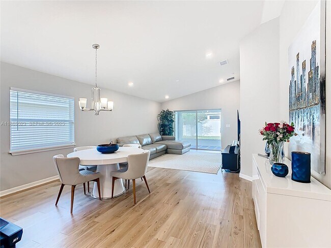 Building Photo - 1060 Cascade Dr