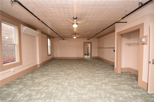 Building Photo - 152 Court St