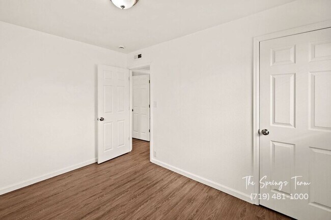 Building Photo - 1216 Pando Ave
