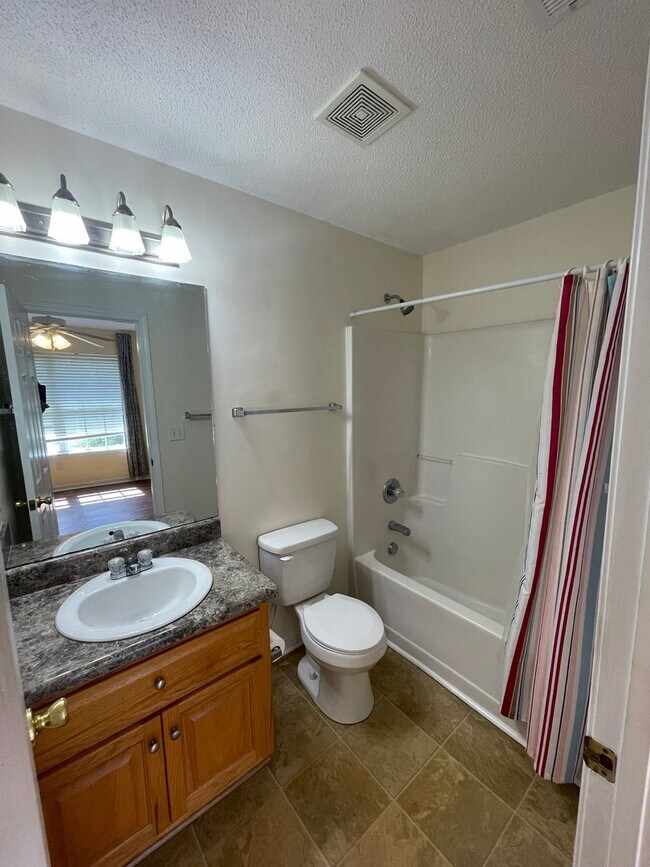 Building Photo - Nice Brick 3/2 House in Garden Lakes- $1,495