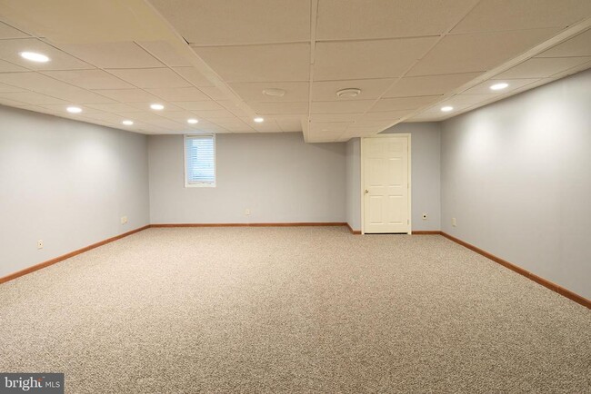 Building Photo - 929 Shenkle Dr