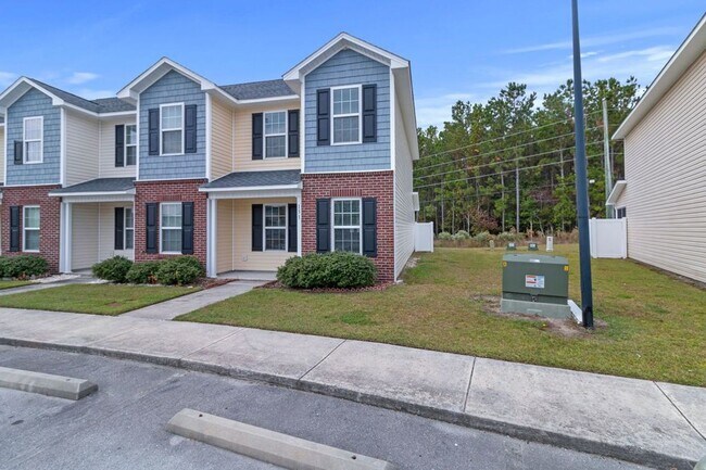 Building Photo - Townhome in The Burroughs at Carolina Plantations | Fenced Backyard