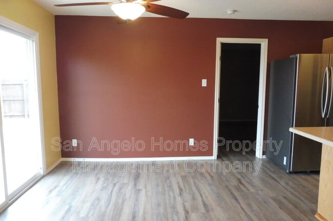 Building Photo - 1217 Elmo Ln