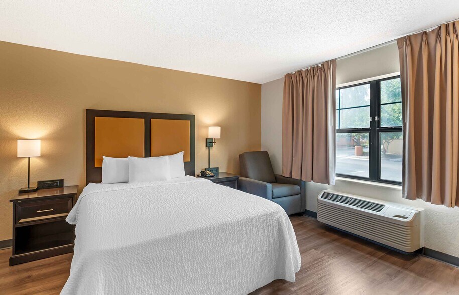 Building Photo - Furnished Studio-Tampa - Airport - Spruce Street