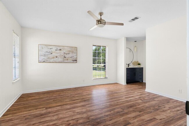 Building Photo - 301 Retha Dr