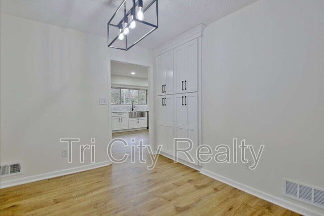 Building Photo - 150 Drennan Dr