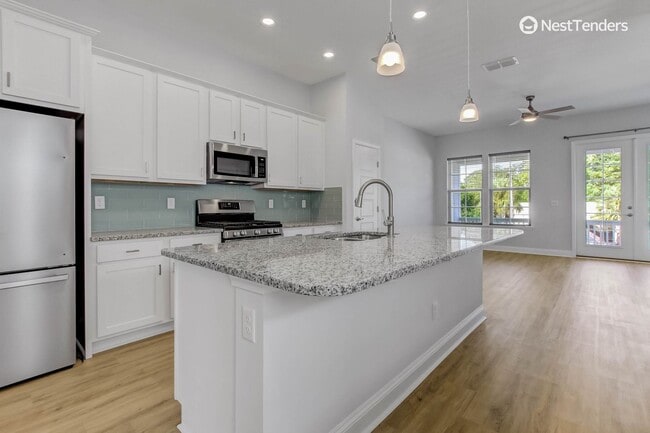 Building Photo - Amelia Island Coastal Charmer!