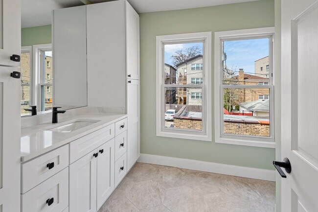 Building Photo - 4834 N Springfield Ave