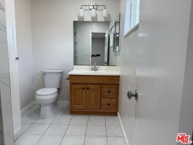 Building Photo - 20224 Kinzie St