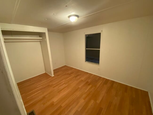 Building Photo - 11 Coach Dr