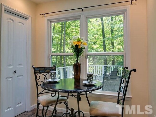 Building Photo - Gorgeous 3 Bedroom Home, Hardwood Floors, ...