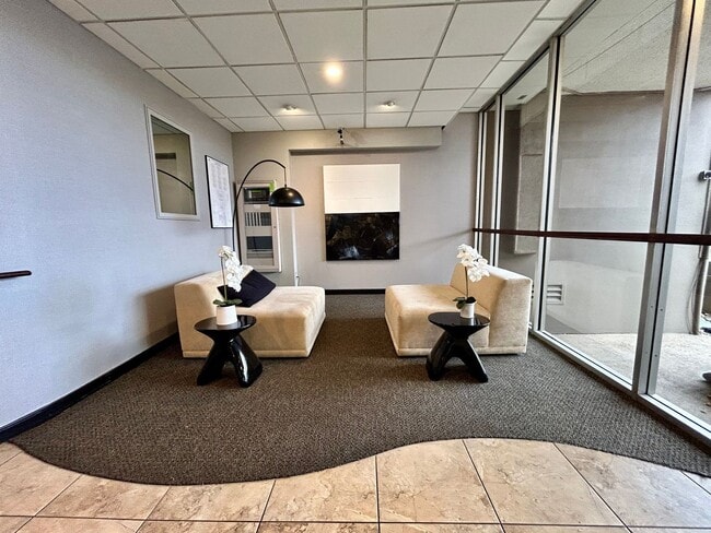 Building Photo - Beautiful 1-Bedroom Condo at Mountain Shadow Condominiums