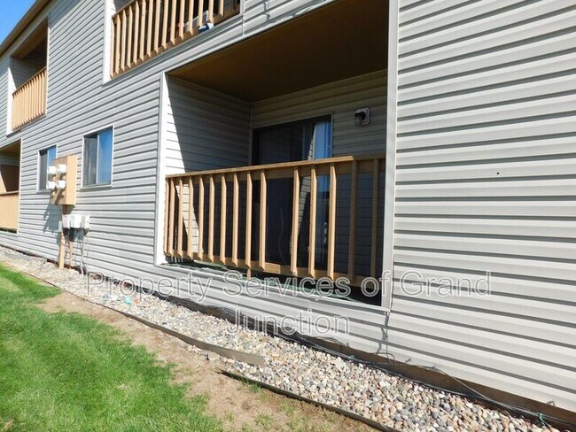 Building Photo - 1102 E Carolina Ave