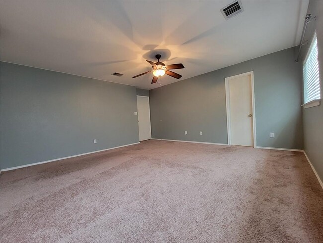 Building Photo - 1061 Canterbury Trail