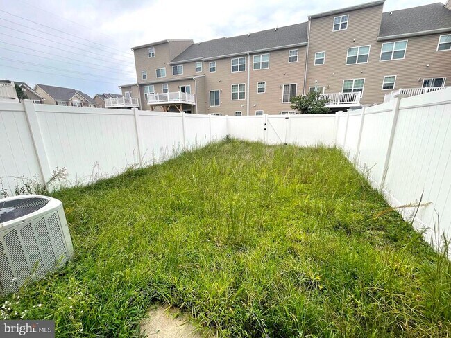 Building Photo - 113 Polo Way