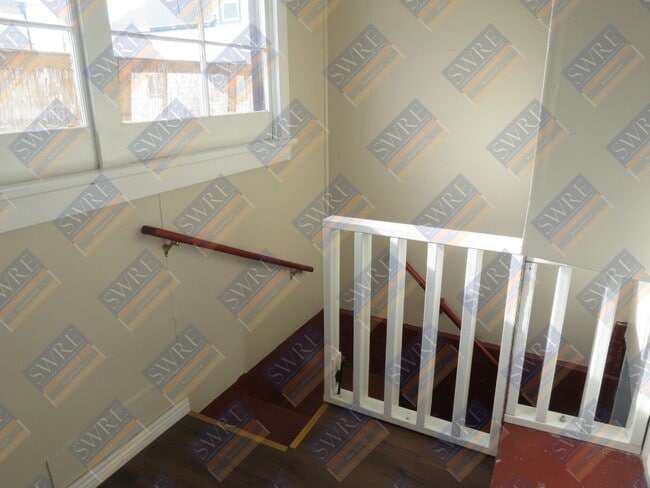 Building Photo - 215 Thomas-