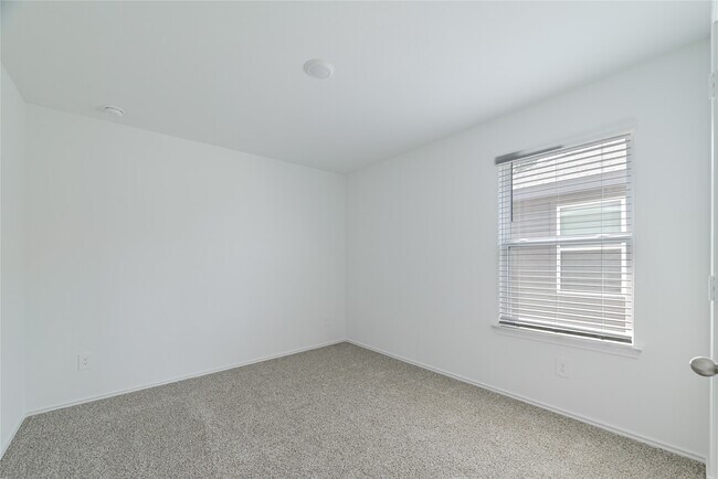 Building Photo - 5619 Simcrest Grove Dr