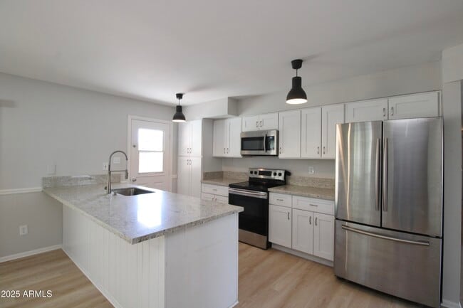 Building Photo - 537 E Laguna Dr