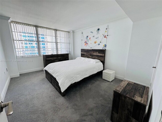 Building Photo - 18031 Biscayne Blvd