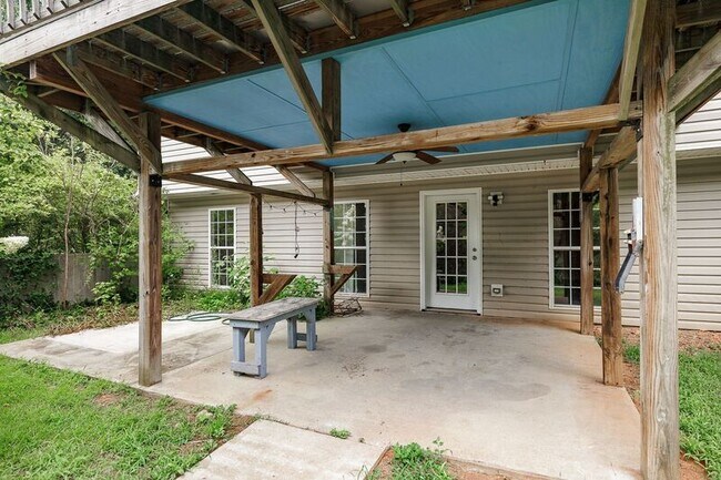 Building Photo - 2603 Hog Mountain Rd