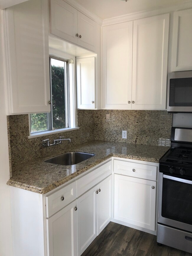 Building Photo - 1815 W Victory Blvd