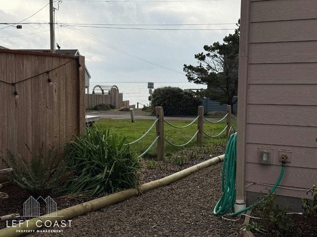 Building Photo - 480 Alsea Ave