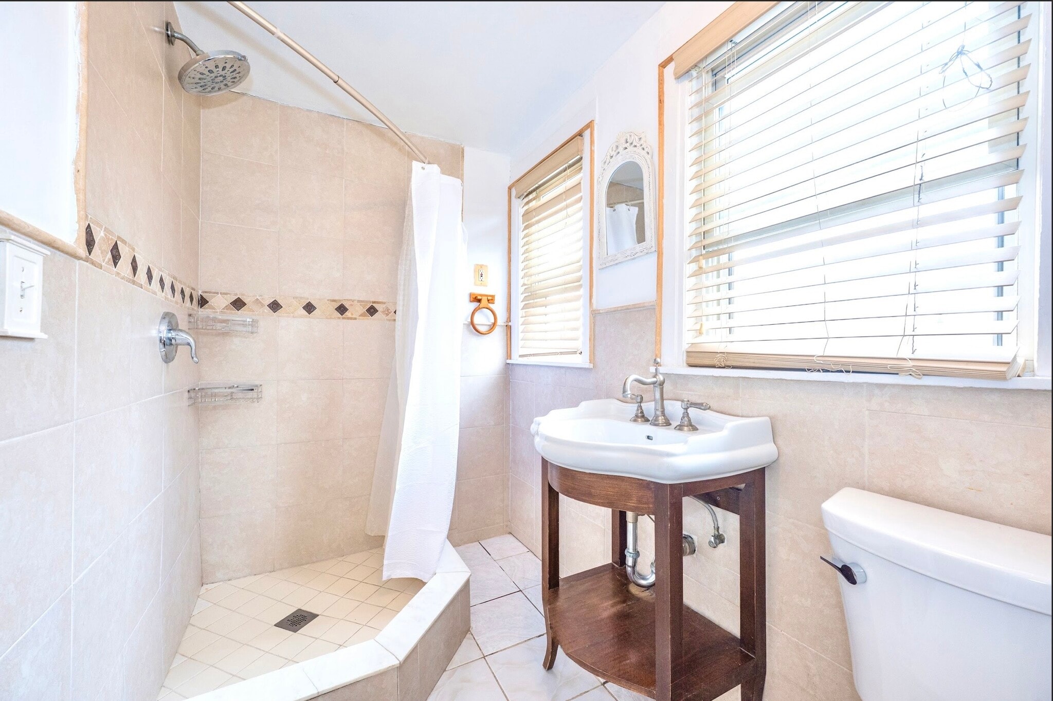 Building Photo - 45 Essex Ave