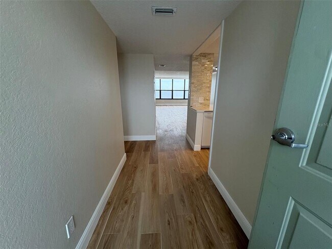 Building Photo - 250 Woodette Dr
