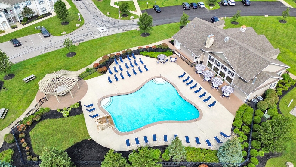 Building Photo - Cobblestone Court Apartments