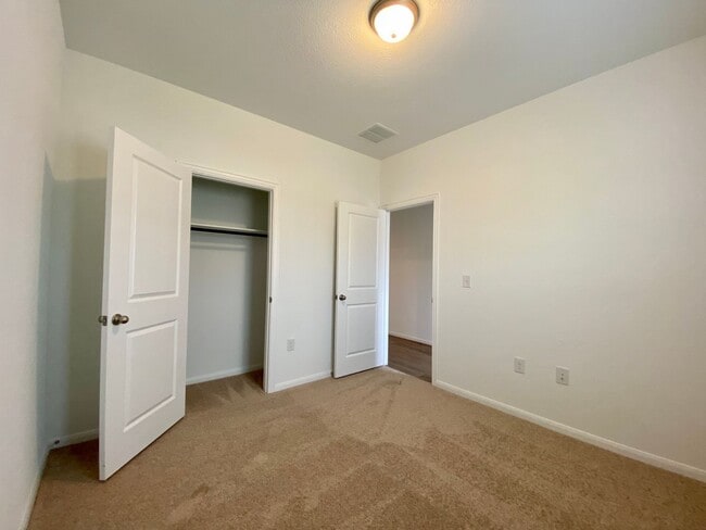 Building Photo - Stunning 4/2 Brand New Home in Kyle!