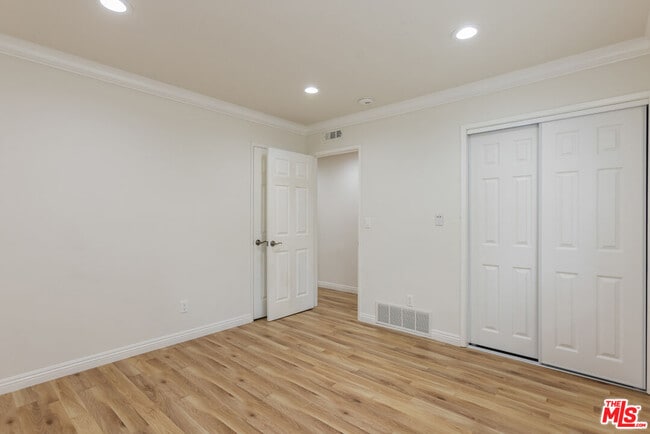 Building Photo - 10227 Autumn Leaf Cir