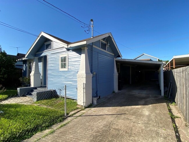 Building Photo - 6523 Avenue C