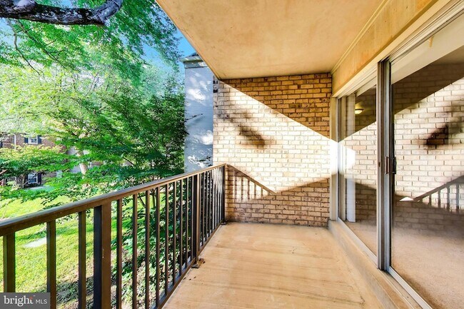 Building Photo - 862 College Pkwy