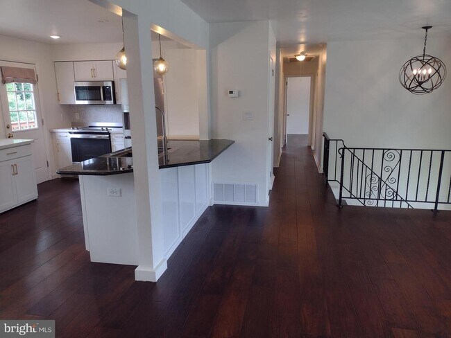 Building Photo - 64 Bogle Dr