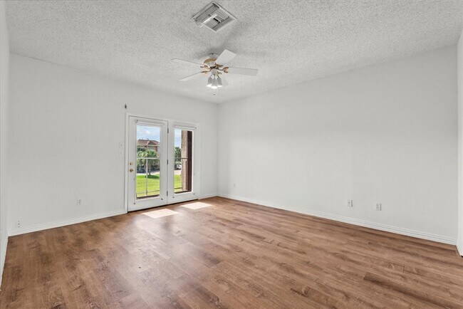 Building Photo - 17 Antilles Ln