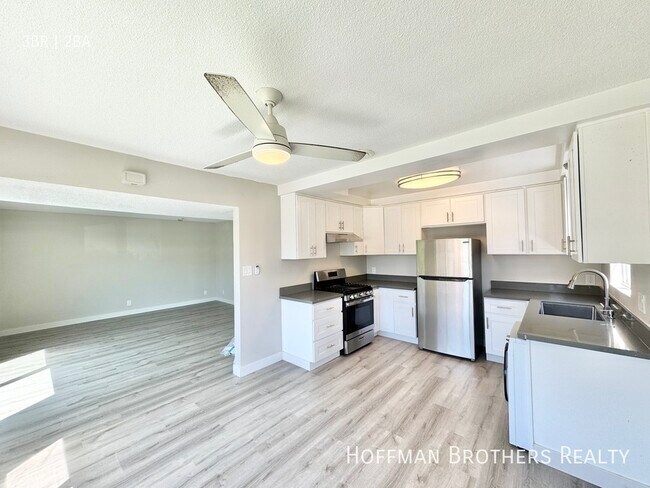 Building Photo - 12234 Manor Dr
