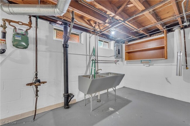 Building Photo - 20870 Wilmore Ave