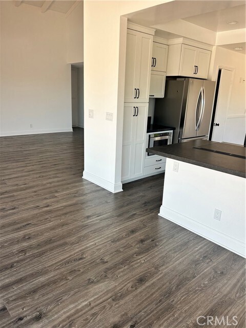 Building Photo - 400 Onda