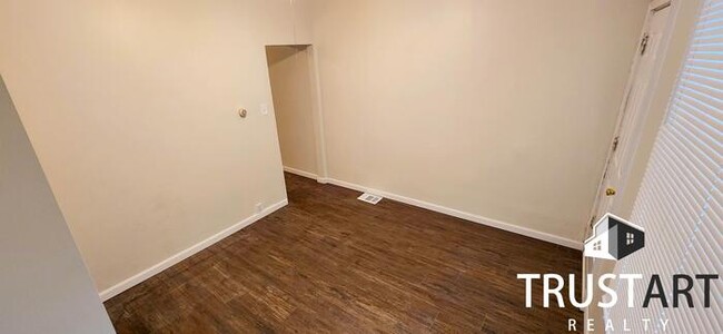 Building Photo - 3 bedroom house with backyard and basement.